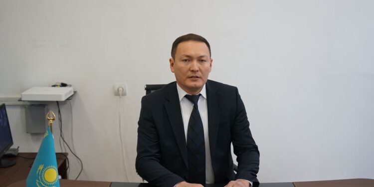 Аким Туздыбастауского сельского округа подрался с жителем села