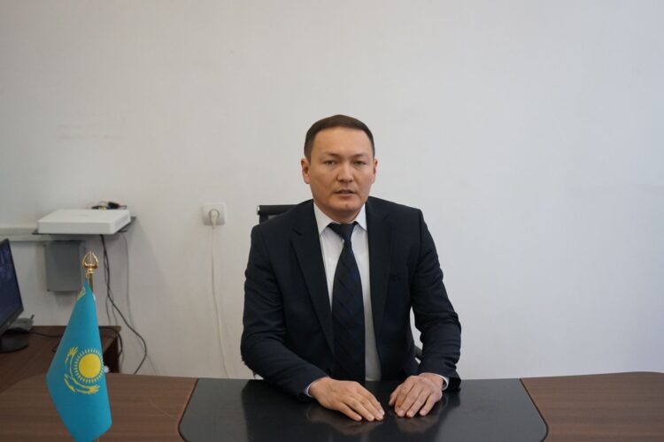 Аким Туздыбастауского сельского округа подрался с жителем села