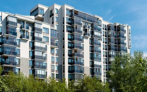 Скандал в Уральске: сотрудник акимата выдал квартиру жене из госфонда