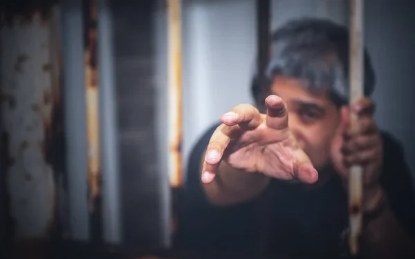 Житель Семея осужден на пожизненный срок за убийство 4-летнего мальчика