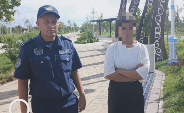 В Туркестане школьница ушла из дома из-за того, что ей не купили телефон