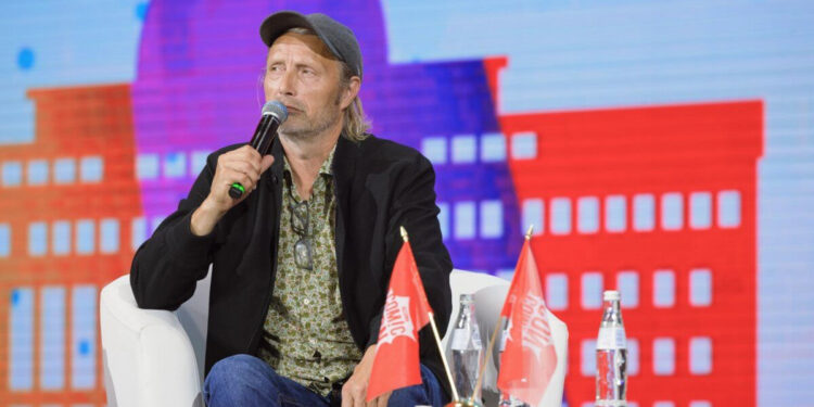Мадс Миккельсен заявил о своем желании стать частью игр кочевников в Астане