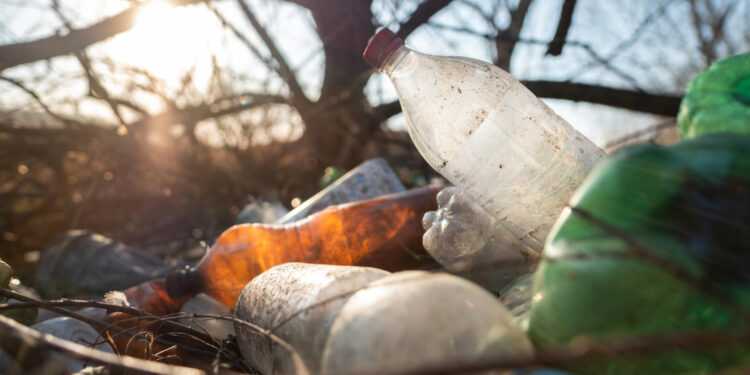 Караганда утопает в свалке: жители массово жалуются на переполненные мусорные баки