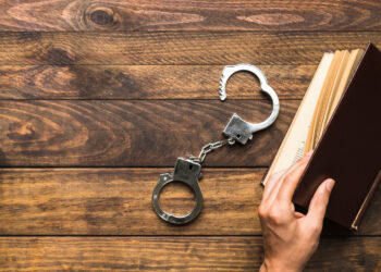 Фельдшера осудили за поддельную справку о беременности в ВКО