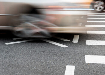 Смертельное ДТП: мопед врезался в «КамАЗ» в Астане