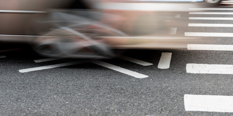 Смертельное ДТП: мопед врезался в «КамАЗ» в Астане