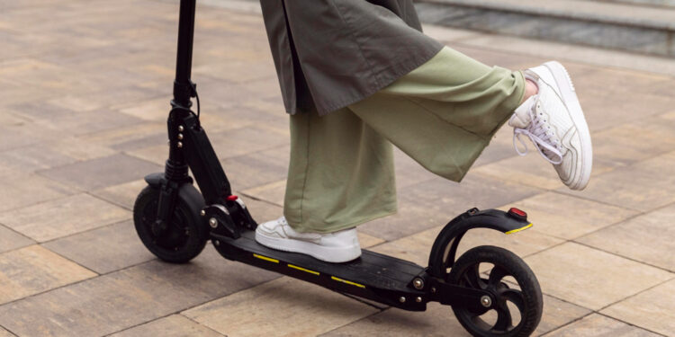 Будущее арендных самокатов: власти Мельбурна и Казахстана обсуждают меры