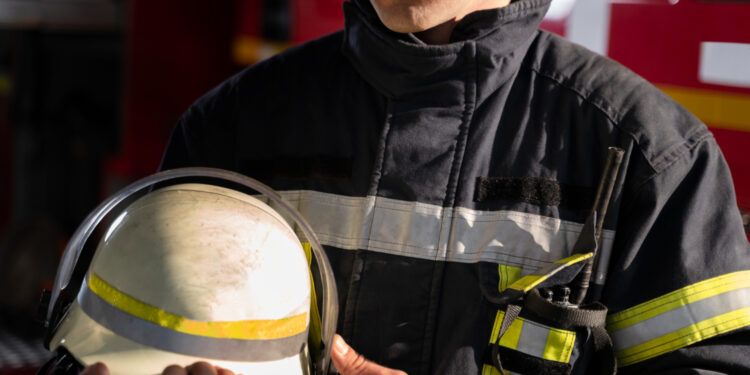 Ребенок упал в траншею глубиной 4 метра в Алматы