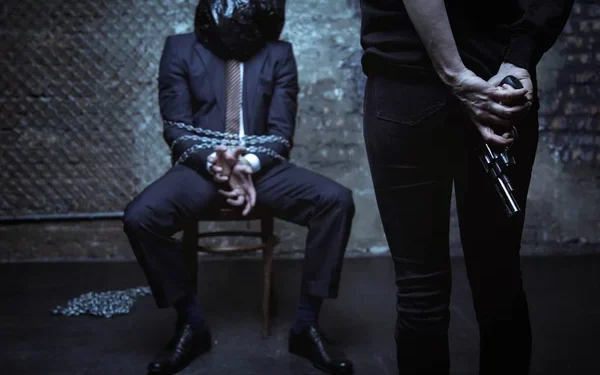 Раскаленный утюг и полмиллиона тенге: шымкентца пытали из-за подозрений в нетрадиционной ориентации