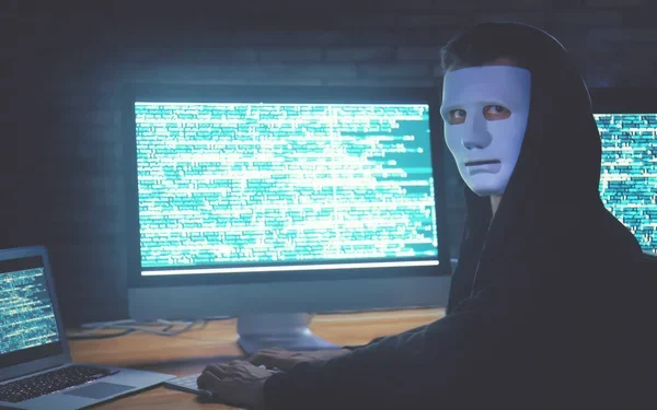 В Алматы найден офис с преступным оборудованием