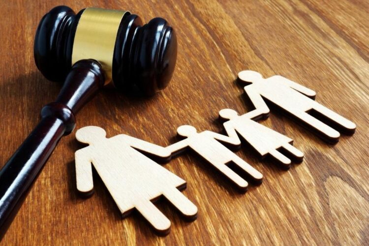 Шесть алиментщиков отдали свои квартиры для погашения долга в Костанайской области