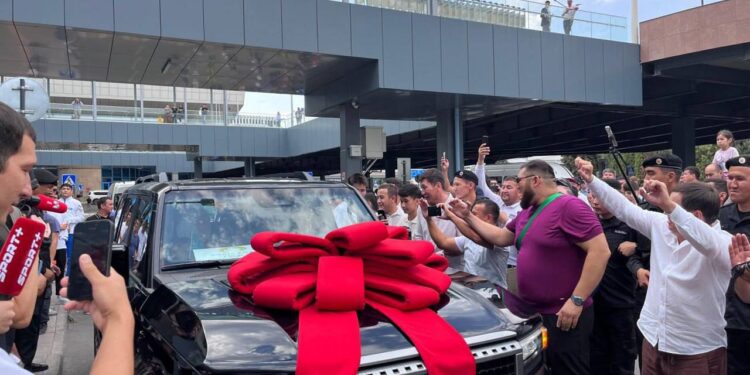 Бронзовый призер Олимпиады Гусман Кыргызбаев получил в подарок автомобиль