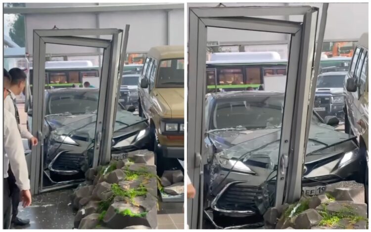 Toyota Camry врезалась в автосалон в Алматы