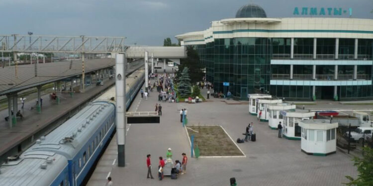 На вокзале Алматы-1 завышали цены на билеты в два раза