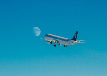 Air Astana критикует аэропорт Астаны после повреждения самолета FlyArystan