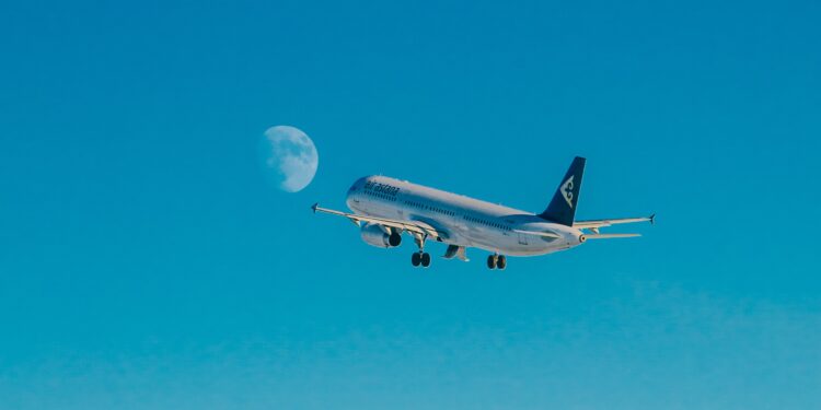 Air Astana критикует аэропорт Астаны после повреждения самолета FlyArystan