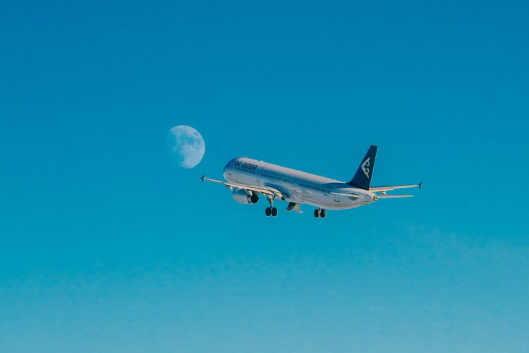 Air Astana критикует аэропорт Астаны после повреждения самолета FlyArystan