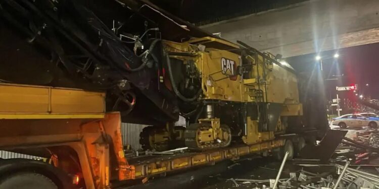 Груженый трал врезался в LRT Астаны