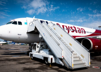 FlyArystan оставил ребенка одного в аэропорту