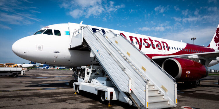 FlyArystan оставил ребенка одного в аэропорту