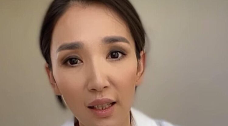 Шымкент қаласы экс-әкімінің ағасын телефонмен ұрып, тістегені үшін бұрынғы әйелі 74 мың теңге айыппұл төлейді