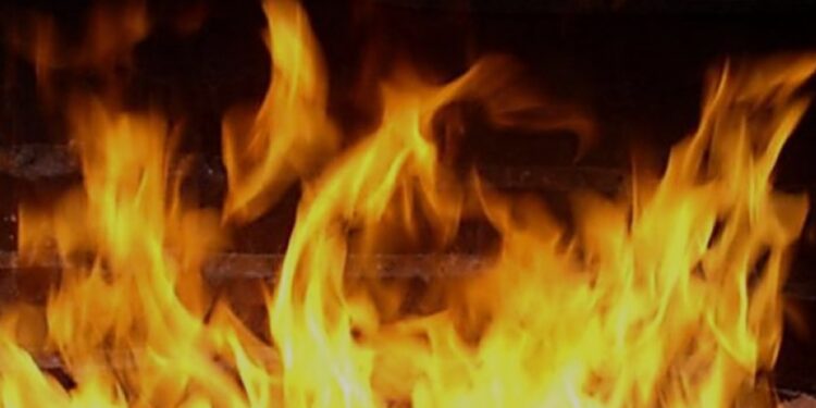 Ақтөбе облысында 10 жасар қыз аулада тұрған көлікте өртеніп кеткен