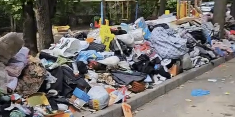 Тонны мусора: как квартира пенсионерки превратилась в свалку в Алматы?