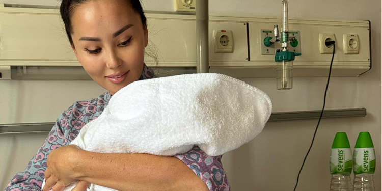 Баян Алагузова стала мамой в четвертый раз