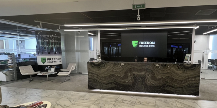 Обыски проходят в Freedom Broker Алматы