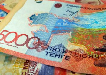 Доля наличных в обороте по картам продолжает снижаться в Казахстане