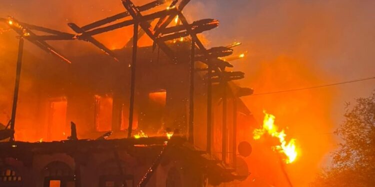 Пожары в Карагандинской области: 30 человек лишились жилья за эти выходные