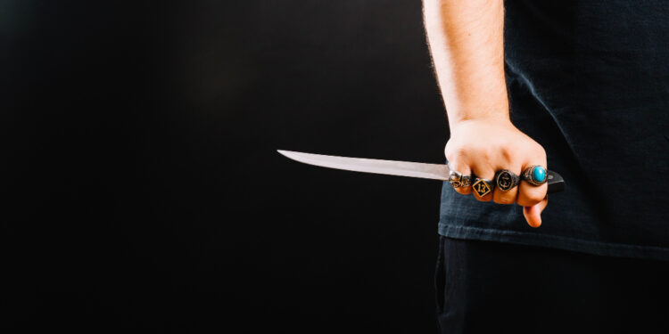 Мать едва не убила дочь из-за школьного задания в СКО