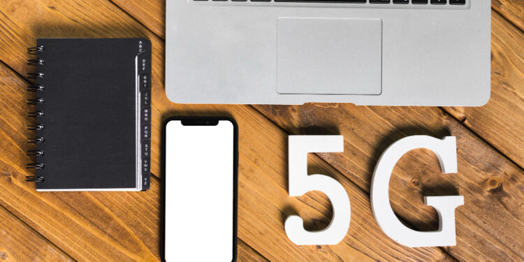 Казахстанцы стали меньше тратить на сотовую связь