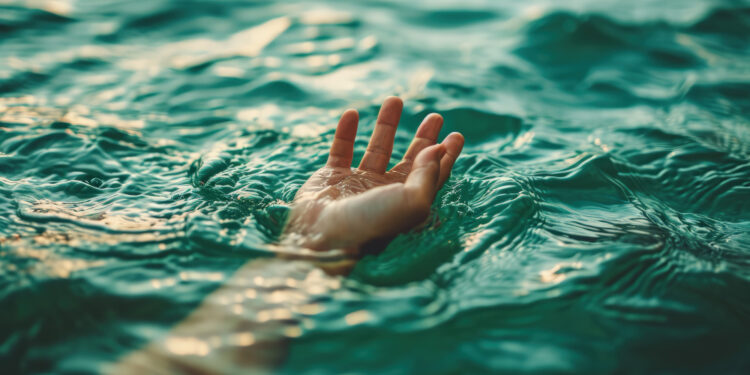 Спасатели обнаружили в реке тело ребенка