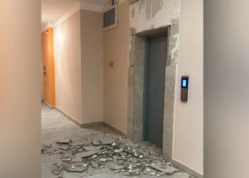 Астанада әйелдің басына лифтінің плиткасы құлады