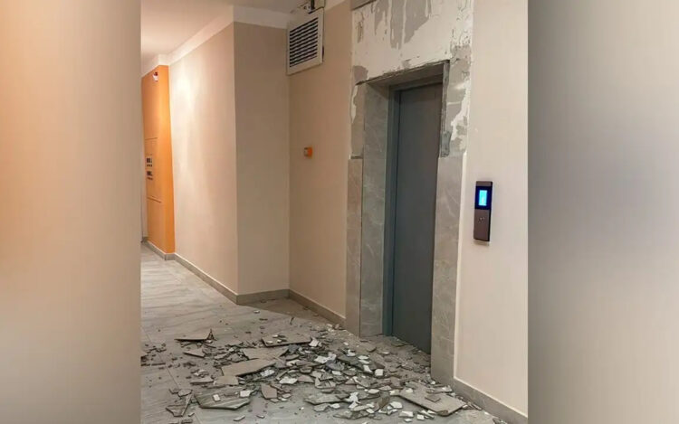 Астанада әйелдің басына лифтінің плиткасы құлады