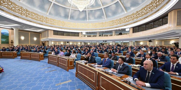 ПРЕЗИДЕНТ: бұрынғы жүйеден, саяси тұлғалардан кінә іздей беруге болмайды