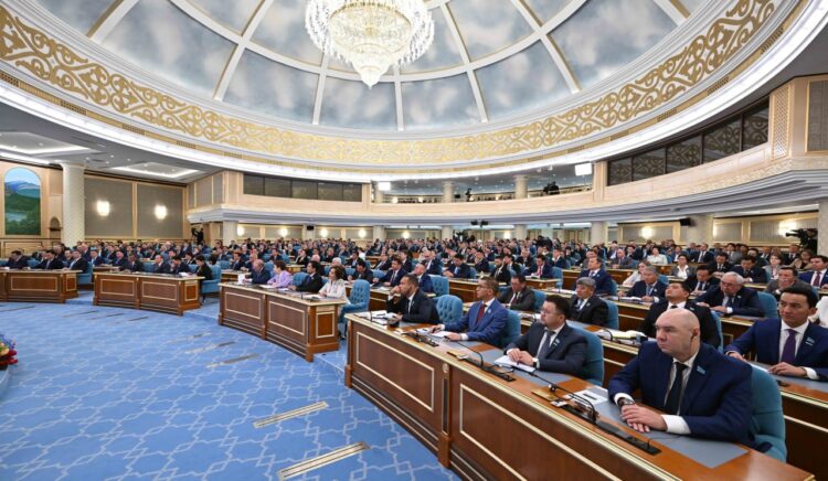 ПРЕЗИДЕНТ: бұрынғы жүйеден, саяси тұлғалардан кінә іздей беруге болмайды