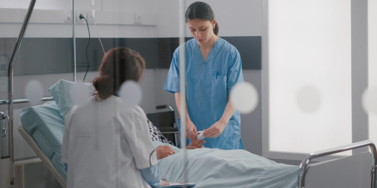 Уксус вместо духов: школьница пострадала из-за Tiktok тренда