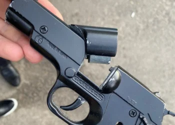 Мужчина зашел с пистолетом в автобус в Алматы