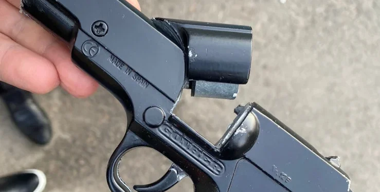 Мужчина зашел с пистолетом в автобус в Алматы