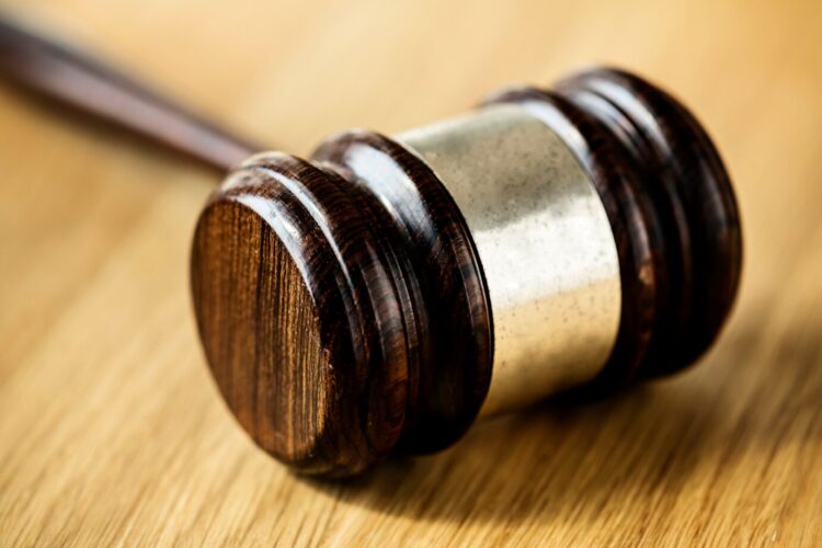 Распространял интимные фото бывшей жены: в Уральске мужчина терроризировал экс-супругу