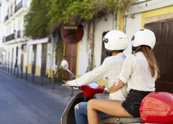 В Алматы вор на мопеде украл 23 миллиона тенге