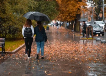 Казахстанцев ждет непогода на выходных