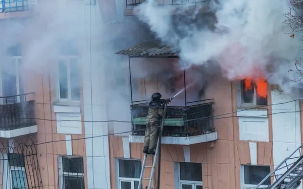 Поджог в квартире в Атырау: мать погибла, сын госпитализирован