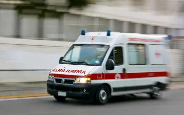 Облицовочная плитка упала на женщину в Астане: полиция завела дело