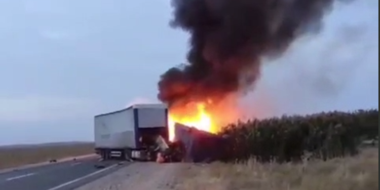 Cadillac Escalade врезался в грузовик: все пассажиры погибли