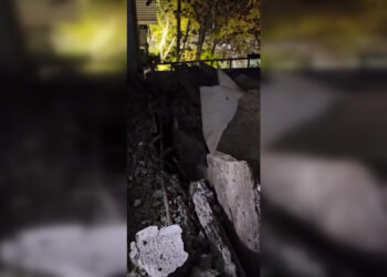 В Астане рухнул балкон с пятого этажа: женщина чудом спаслась