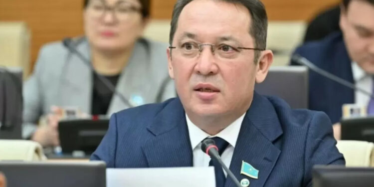 Экс-депутат Аскар Садыков обвинил Перуашева в манипуляциях и лжи