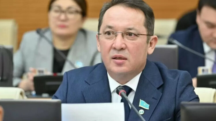 Экс-депутат Аскар Садыков обвинил Перуашева в манипуляциях и лжи